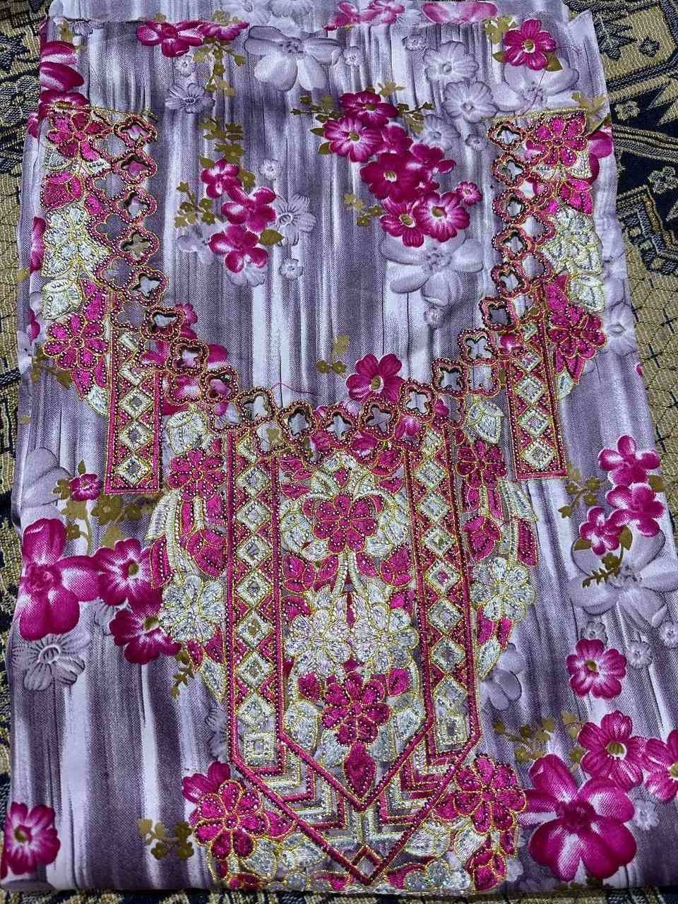 توفرت المخاوير الحرير الاندنوسي الاصلي
مع شال وتطريز  
#مخاوير #مخور #حرير


**إذا كنت صاحب هذا الإعلان وتريد حذفه لأي سبب، رجاءا أرسل رسالة إلى الدعم الفني**