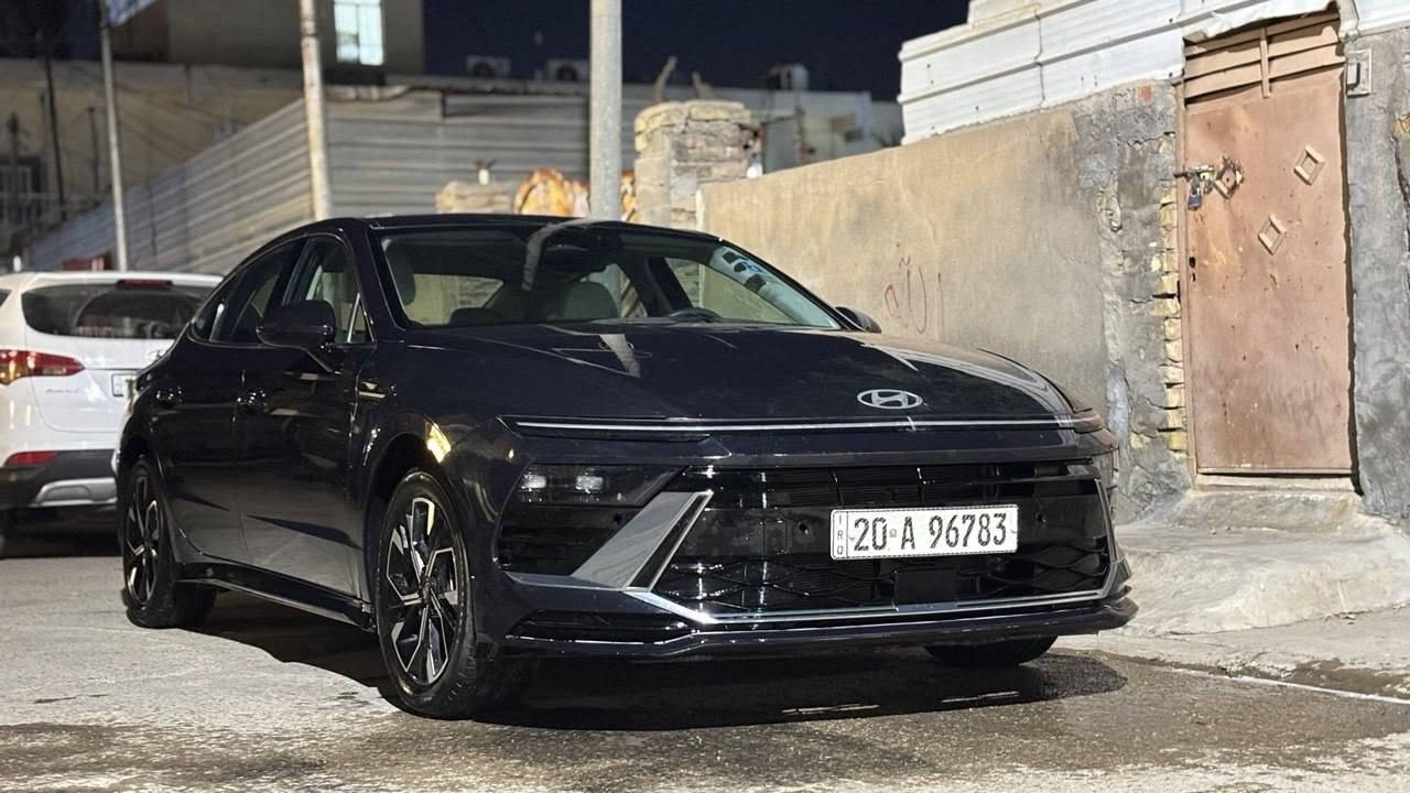 سوناتا 25
كير تعليك كشن كهرباء او تدفئه 
فول مواصفات عدا الفتحه اوتو هولد كامره دواره داخلها ابيض 
مكينه 2500 كيرها ATF 
نضيفه حيل حادثها جاملغ او بنيد ماشيه 24الف كيلو متر
***********
