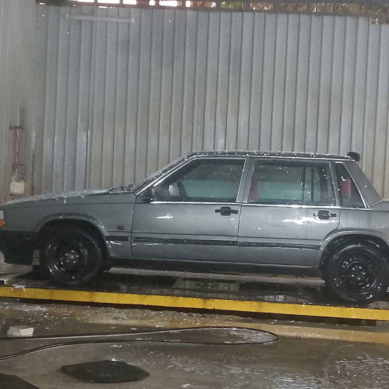 سلام عليكم فالفو موديل 1990 سياره حلوه وجاهزه راعي موجود ***********
