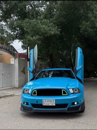 شباب  فور موستنك 2014 اصل v6(3700) مميزة ومصروف عليها كومة  سياره عليه...