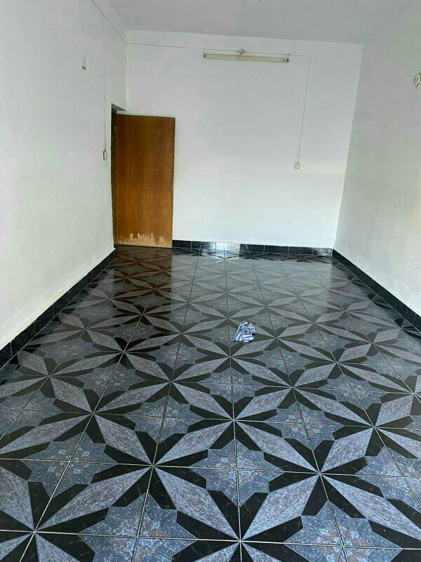 سلام عليكم بيت للايجار في منطقة الخمسة كيلوا قرب جامع الشهداء
سعر الايجار 350 الف بي مجال 
يحتوي ع غرفة نوم 
وهول وديوانية ومطبخ 
كراج سيارة وحديقة البيت طابق واحد المساحة 200 متر للاستفسار الاتصال بالرقم وتساب***********
