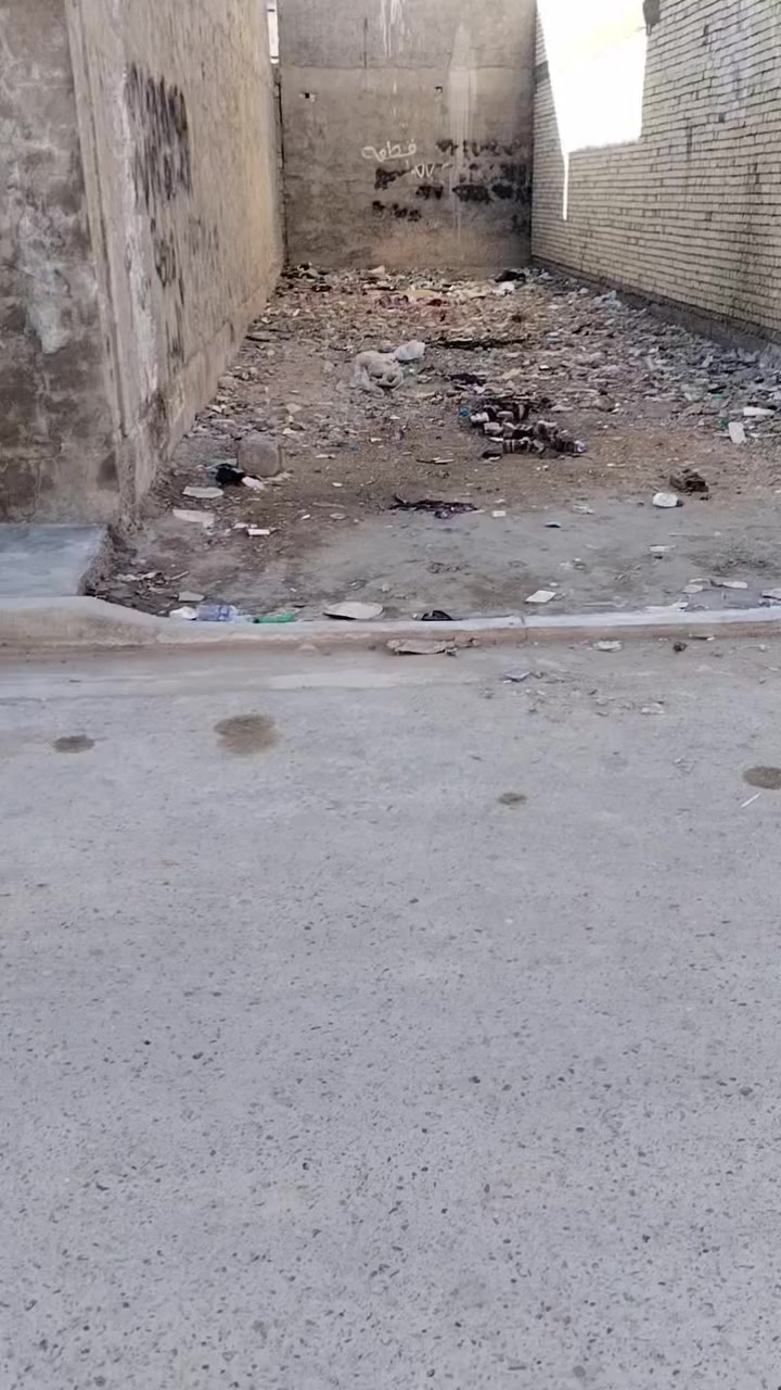 سلام عليكم قطعة ارض 100م للبيع بنهايت اربع شوارع شارع المخبز الفرع السابع كامله خدمات ماء مجاري تبليط شوارع عشره متر ساحب بداخل القطعه ماء ومجاري ومدفونه وجاهزه للبناء غير متواجد عل فيس اتصل ***********
