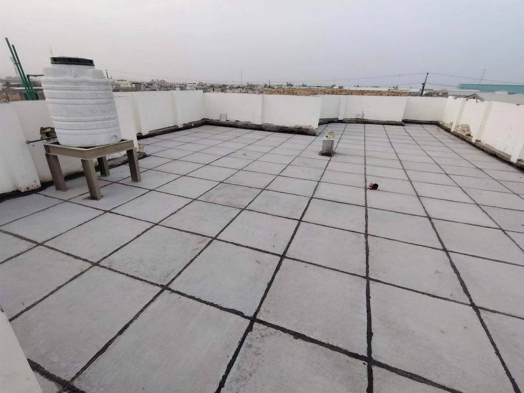 🏡دار للبيع🏡
المساحة:200 متر مربع ***********
عدد الطوابق:طابقين
نوع السند:#طابو_زراعي_سند_٢٥_أقرار
السعر:(155) مليون دينار #قابل_للتفاوض

تفاصيل الطابق الأول:
غرفتين
صالة
مطبخ 
صحيات عدد 2
استقبال
كراج كبير/مكشوفه 2

تفاصيل الطابق الثاني:
غرفتين + سويتات (كل غرفة بحمام)
صالة
سطح
مطبخ شتايكر

الميزات:
ماء
كهرباء
قريب من: سوق/مدارس/تبليط #عرض_20

الموقع:🏡 (#توجد_جميع_المساحات)
نجف/شارع الصب عمود 335
شارع جسر الشهداء
 #ملاحضه_يبعد_عن_الجسر90متر *********** النجف, العراق
