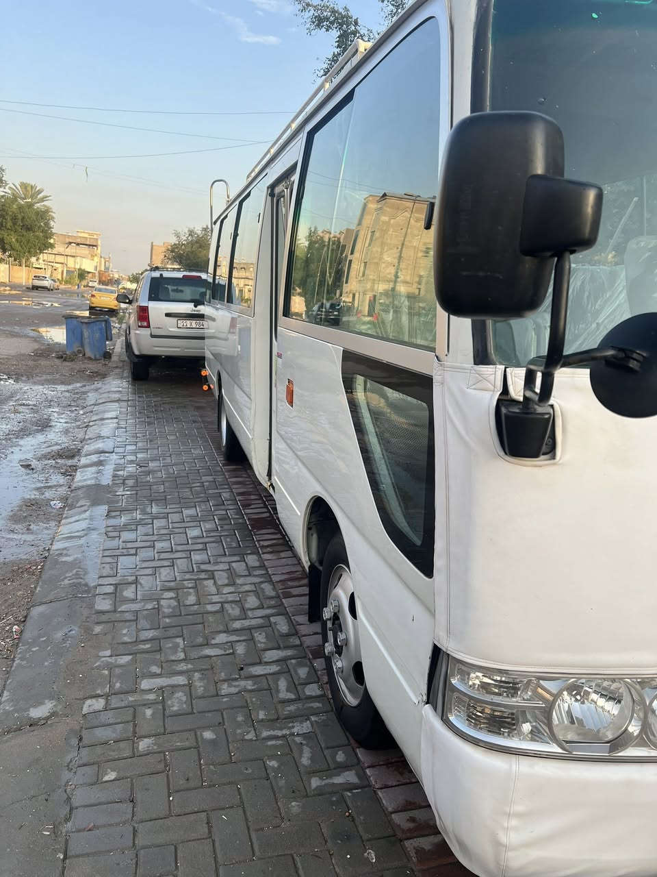 سلام عليكم كوستر ناصيه موديل ٢٠١٤ للبيع مكينه كير حداديه خير من الله بيها بالجنطه صبغ ولوزرات قطع صبغ وره تاير الخلفي مال كويت سياره تدفئه وتبريد رقم سليمانيه وبأسمي سياره تحويل قبل ١٠ ايام حولتها بأسمي السعر ٢٧٥ الاستفسار الاتصال على هذا رقم ***********والي مو شراي لا يتصل واني بالخدمه
