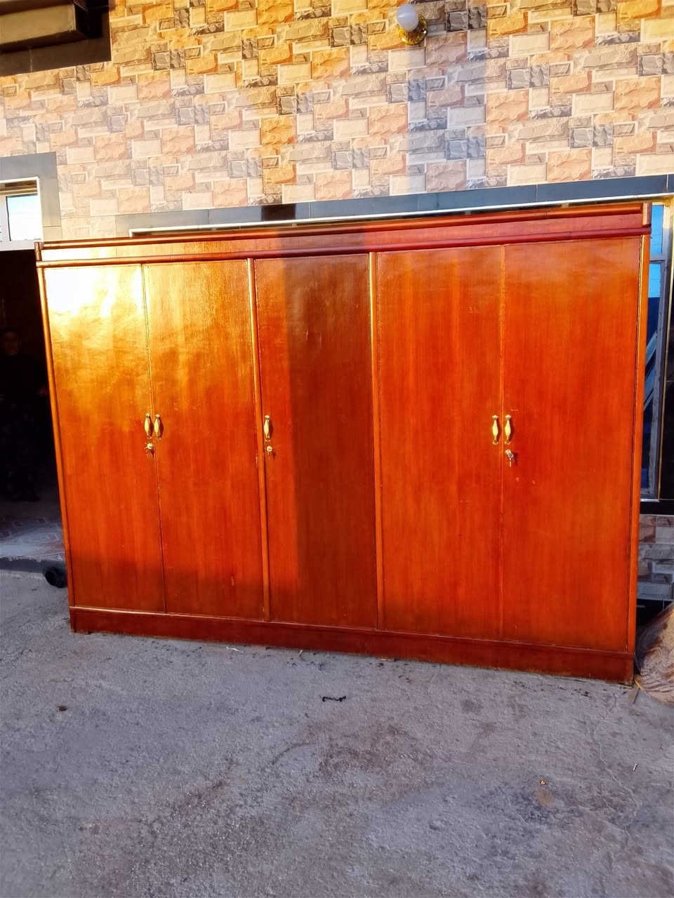 سلام عليكم يوجد كناتير صاج داخل وخارج السعر عل خاص اوتصال عل رقم الهاتف ***********
