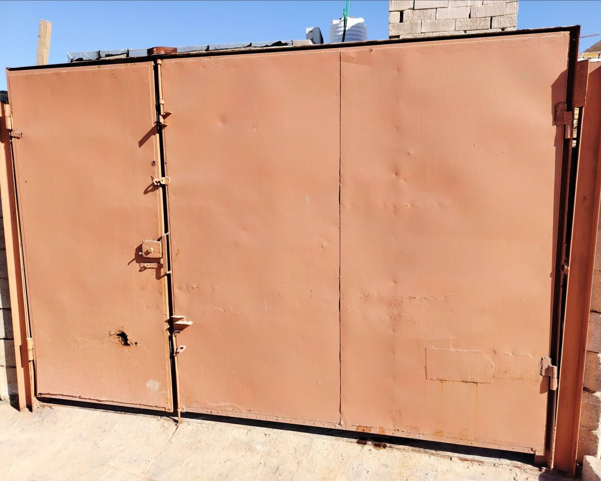 سلام عليكم للبيع باب ثلث أمتار كلشي مابي نضيف شوفت عينكم السعر ١٥٠ مع المجال  المكان نجف الاستفسار اتصل ***********
