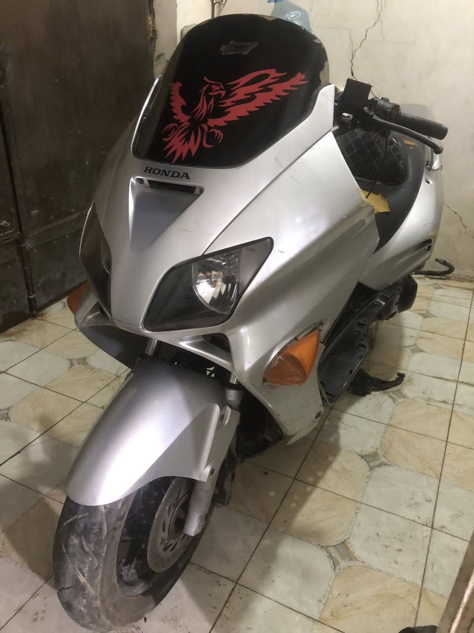 السلام عليكم دراجه فورزا 0.6 الدراجه شغاله نكره سلف محرك شلعه ومعدل بس مجرد كلجاتها تعبانه يرادلهن تبديل والدراجه يرادلها ترتيب على ايدك السعر 450 وبيها مجال بسيط! مكاني بغداد البياع الدوانم قرب جامع القدوس رقمي *********** متواجد واتساب وخاص
