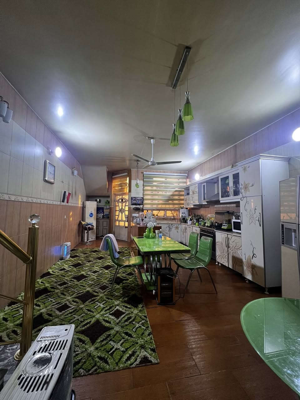 دار للبيع
مساحه 135متر خارطه تركيه 
الواجهة 5 متر
نزال 27 متر 

الطابق الاول
مطبخ+خدمات+غرفة نوم+منور
 
الطابق الثاني 
غرفة+خدمات+استقبال نظام تركي

الطابق الثالث 
غرفة+ خدمات+سطح

بغداد الجديدة / حي الخليج 
📍قرب مستشفى العلماء 
الاستفسار ***********
