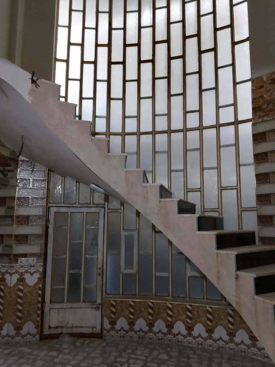 السلام عليكم بيت للإيجار فقط كربلاء الأمن الداخلي المساحه 125 بيت نصيف كما موضح بالصور 
للاستفسار *********** صاحب البيت إني مكلف بالنشر اي استفسار اتصلو عالرقم وشكرا
