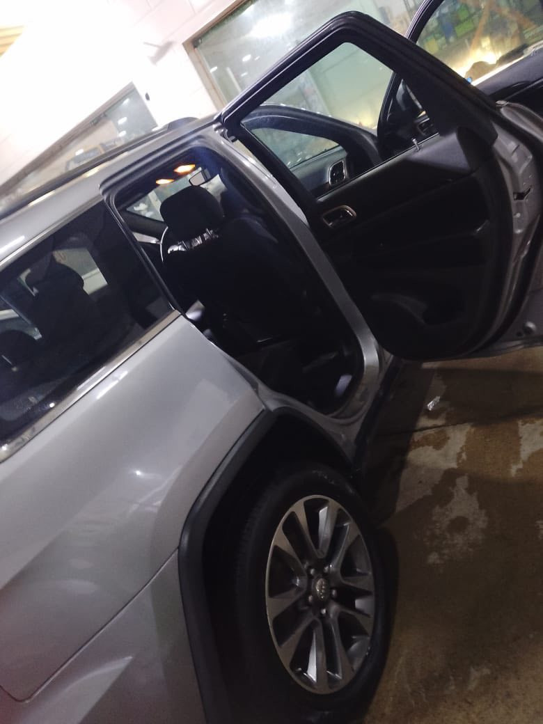 سلام عليكم جيب لاريدو موديل 2017 بدون صبغ وبدون ضربه سياره جديدة حلوة مال بيت وسنوية باسمي السعر 235 وبي مجال***********
