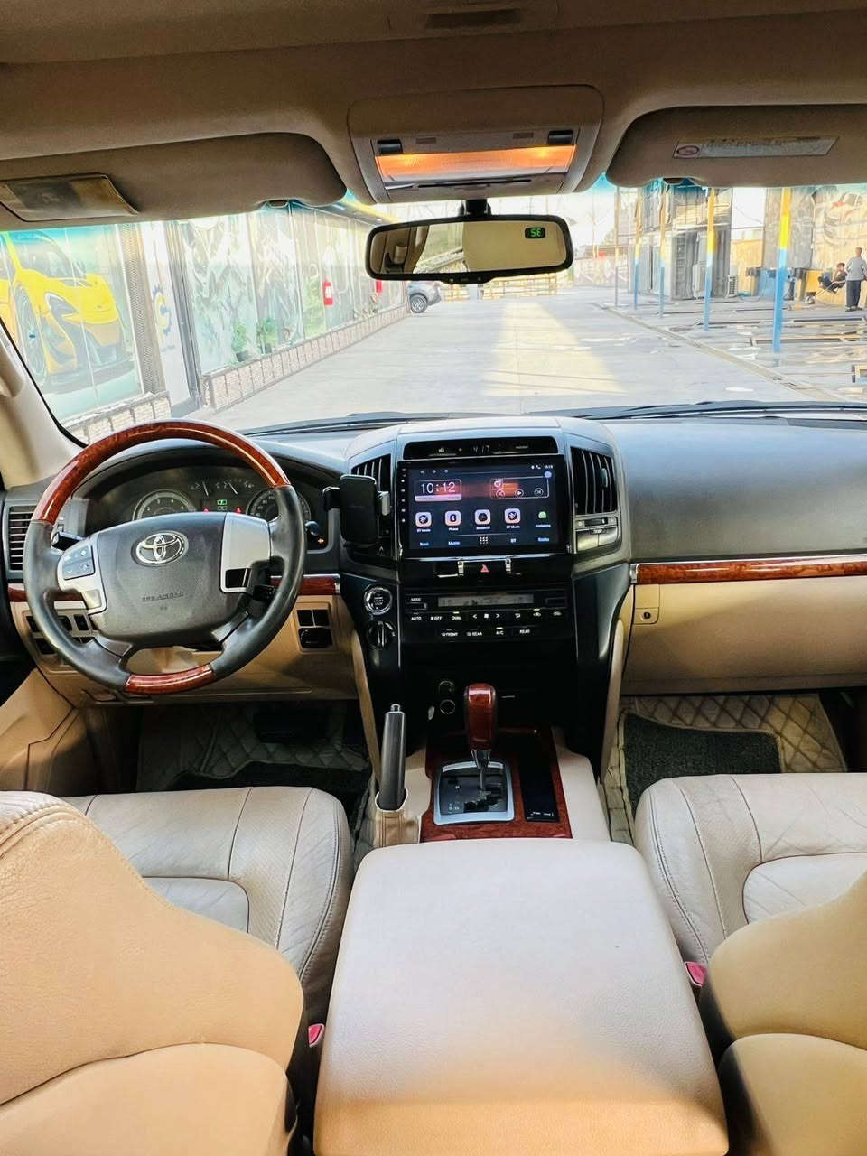 لاندكروز 2012  فول مواصفات 
ماشيه 246 فول مواصفات 6 سلندر 
بصمه تشغيل 
بصمه ابواب 
شاشه 
خمس كامرات
داخل جلد 
فتحه سقف 
اشاير بلمري 
ويل كب 
مقاعد كهرباء
6 سلندر 
لد خلفي 
ثلاجة 

أي استفسار
***********2

مكان بغداد بسماية
