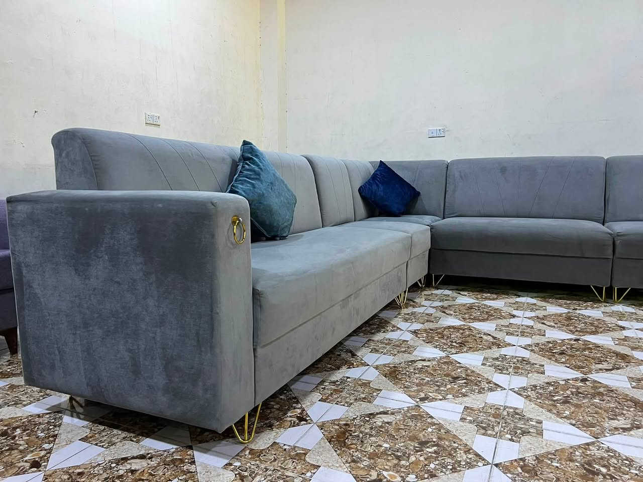 ئةم زاويية ١٠نةفةريية 
بؤفرؤشتن بيعيبة دسكردة 
سةعريشي مناسبة ٢٠٠هةزار
ژم***********
شوين كةلار
