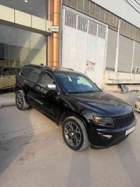 جيب كراند شيروكى ٢٠٢١ محرك ٨   ٢ قطعة صبخ ماشي ٦٠  سعر ٢٤٥ للبيع و تبد...