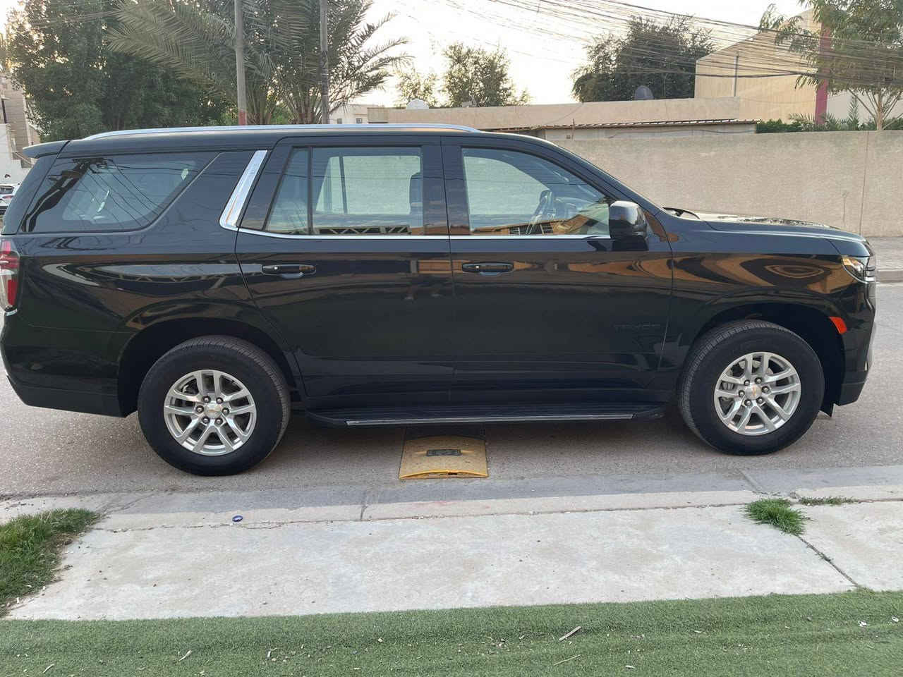 السلام عليكم تاهو موديل 2024 فئه LS وكاله المنصور معروفه مواصفاتها مايحتاج واحد يذكرهن السياره ماشيه 20 ميل جديده ومكفوله كفاله عامه لا ضربه ولا صبغ ولا بارد سياره مال بيت استخدام شخصي كلش قليل بالعافيه ع المشتري  دوشمه  كامله اصليه رقم بغداد الجديد والتحويل مباشر السعر المطلوب 51 الف يعني 510 ورقه وبيها مجال شي بسيط السياره تفيد الجناي مو البياع شراي مكان السياره بغداد ال كرخ حي الجامعه شارع الربيع للستفسار هاذا الرقم *********** اسف ع الآطاله
