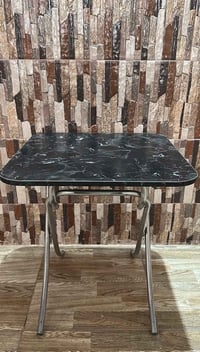 طاولة دراسة • رخام • كەلار