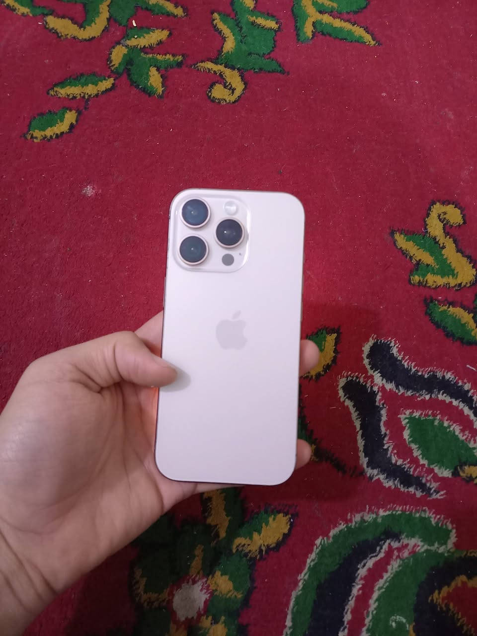 سلام عليكم ايفون ١٦ برو فقط ذاكرة ٢٥٦ بطارية ١٠٠ مشحون ١٦٢ مرة جهاز كلش نضيف مبدل شاشة والكاميرات الخلفية ما يشتغلن ولامامية تشتغل بس تكطع السعر ٦٥٠ وبي مجال بسيط *********** واتساب موجود الشراي يجي خاص
