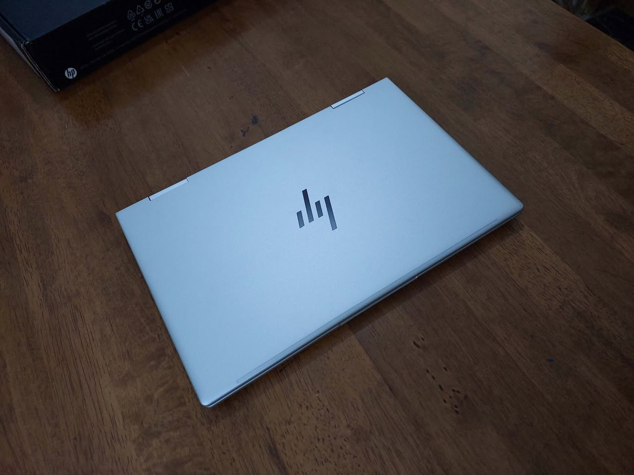 السلام عليكم جيل 13 موديل hp envy من الفئات العليا من شركة hp ...لابتوب لمس TOUCH قلاب 360 درجة...بلون وشكل وتصميم مميز جدا..شاشة الوانها طبيعية مشبعة ولا اروع .. سوبر سلم مصنوع من المعدن مع هارد نوع SSD NVME حجم 512 ورام 8 وكرت شاشة نوع IRIS ..كيبورد ضوئي ثلجي 3 درجات مع بصمة اصبع وبطارية تدوم لساعات طويلة الجهاز جديد ما مستخدم وكارتونتة وكل ملحقاتة ويا ملائم للبرامج الهندسية  والتصميم والبرامج والدراسة والاعمال وغيرها... للاستفسار الاتصال *********** او *********** (واتس)
