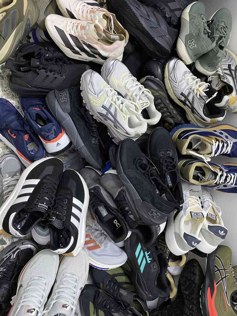 نايك/اديداس/ازيكس/اندر ارمز/QC/سايكون 
قياسات من ال40 ل45
منشى فيتنامي الاصلي
***********
