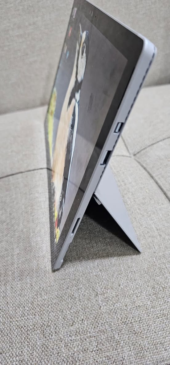 سيرفس برو 5 مواصفات i5جيل سابع رام8 ssd256 بي مشكله البطاريه ضعيفه ابيع يضل على شحن نفس الي جنت عارضه برو6 السعر 100نهايته ويا شاحنه اصلية اذا تريد يصير 135 السعر نهائي


**إذا كنت صاحب هذا الإعلان وتريد حذفه لأي سبب، رجاءا أرسل رسالة إلى الدعم الفني**