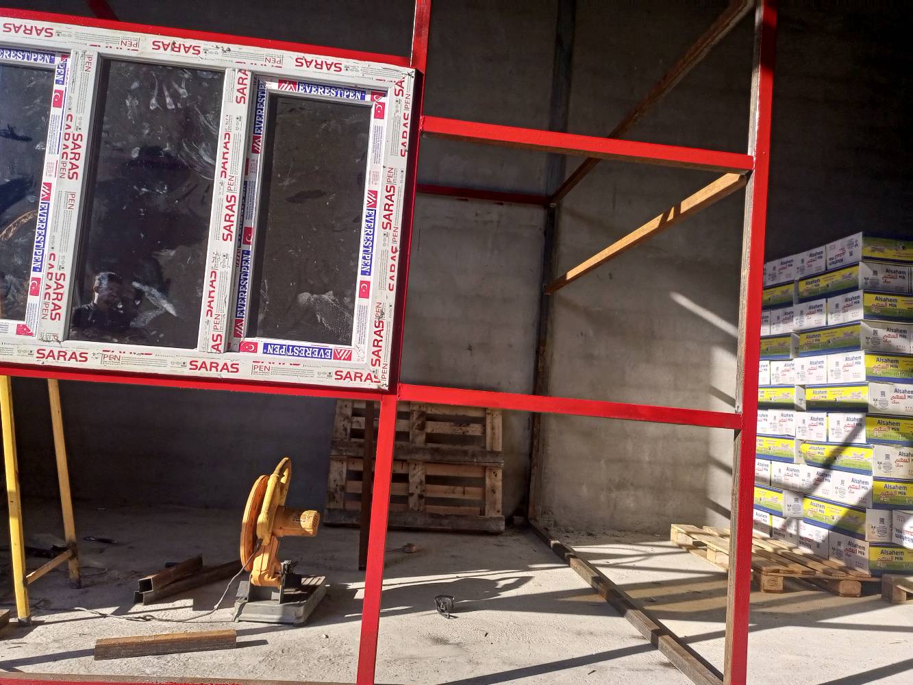 مستعدون لتجهيزكم بكافة اعمال السندويش بنل والحدادة العامة وبناء المشتملات والبيوت من السندويش بنل 🏫
سعر المتر كرستة وعمل 25 الف 
يشمل الابواب والشبابيك
ايضا يشمل كهربائيات درجة اولى 
مع عمل جميع الفنشات 
يوجد لدينا سندويش ضد الحريق 🔥💯
سعر المتر كرستة وعمل 35الف
ايضا يشمل الابواب والشبابيك 
وايضا كهرباىيات درجة اولى تركي
يوجد لدينا كادر محافضات 
لمراسلة الصفحة الاتصال على الرقم *********** يوجد واتساب📱