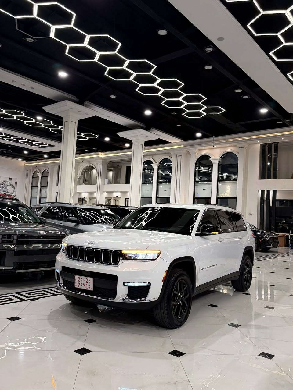 جيب كراند شيروكي وارد امريكي موديل 2023 محرك V6 سلندر مواصفات ليمتد فول فول فقط بدون بانوراما شاشه جبيره كاميره خلفي شاشه امامي الكتروني كشنات خلف شاشات كاميرات🎥خمسه امامي وجانبيات وخلفي وداخلي كشنات خزن كشنات جلد كشنات تتفيه🔥كشنات تبريد❄️كشنات خلف تتفيه🔥استيرن تتفيه🔥كشنات خلف vip سبعه ٧ راكب جامات خلف برداد بلادي تبريد مركزي موبايل📱وايليس بريك بصمه سندوك شفت مريات شفت اشاير مريات رادار جانبيات رادار امامي حساس امامي حساس خلفي لايت ليد زينون ويل كروم تحكم استيرن تحديد سرعه شفتات استيرن فور ويل يعني دبل اكسل بعد هوايه مواصفات بيها سياره مكفوله من اي نواقص كله بشرط ضرر كلش خفيف فقط ربع جملغ امامي حتا دعاميات بلادي بشرط بدون اي ضرر داخلي بدون شخوط بدون تعديل بدون تبديل بدون بقسات بدون شخوط كله بشرط ارباك طاك وراجع سستم بشرط فحص سياره برغي ماناقص بشرط سياره. ماشي ٤٨ الف مكان سياره إربيل شريكه ابو ظبي كارس سعر. 283$🔥😳 سياره بدون رقم تترقم شمالي فقط إذا عندك سياره مراوس هم اراوس حسب قناعتي 

*********** وتساب 
***********. و
