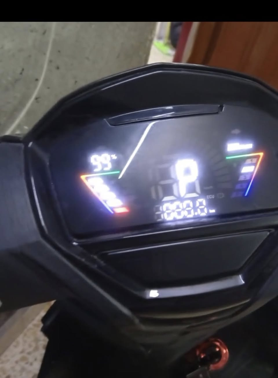 دراجه شحن سكنس للبيع 2025 ليثيوم نضافه فول السعر 950 وبيها مجال ***********
