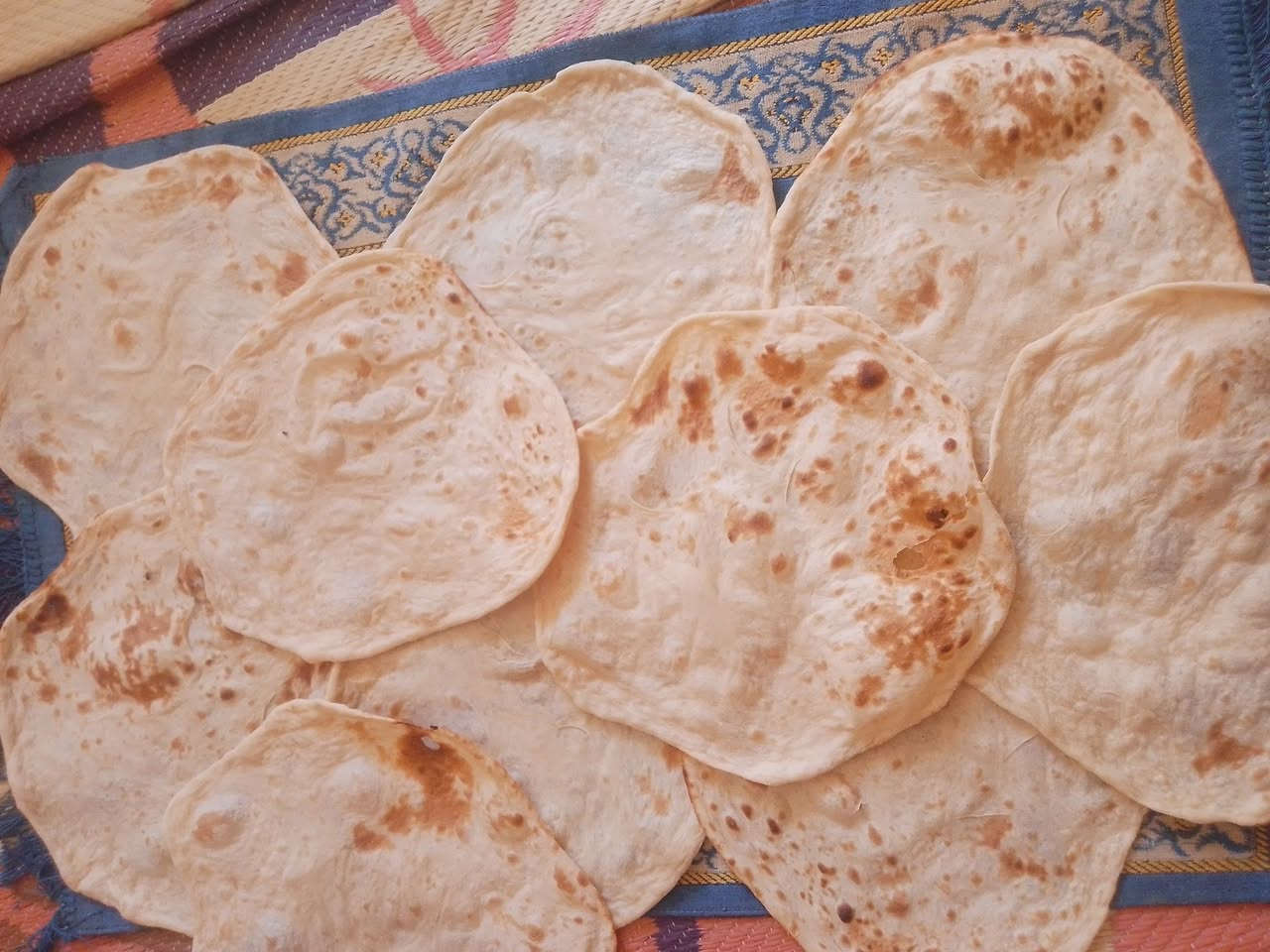 خبز بيت كل 6بالف مستعدون لتجهيز المواكب الحسينية والمناسبات للحجز الاتصال على الرقم *********** العنوان حي السلام قرب مولدة سجاد
