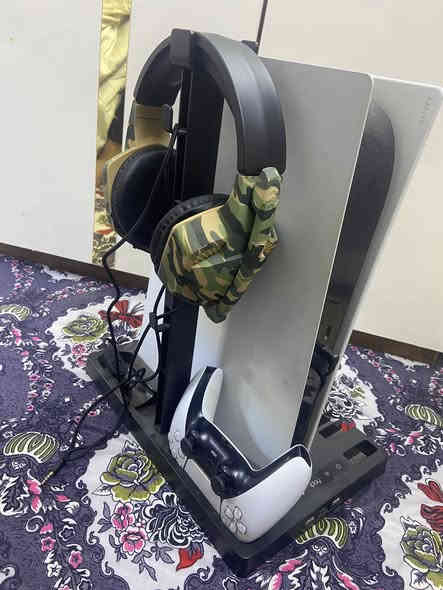 السلام عليكم بلي ٥ ريجن الامريكي
علبته موجوده جوستك واحد بس الكير اليمنه يتحرك 

قاعده تبريد وشحن لليده وقاعده للسماعه يعني كامل

الجهاز مفتوح سعر 600 الف مكاني بغداد جديده 

رقمي ‭٠٧٧٤ ٢٤٢ ٠٣٩٤‬
