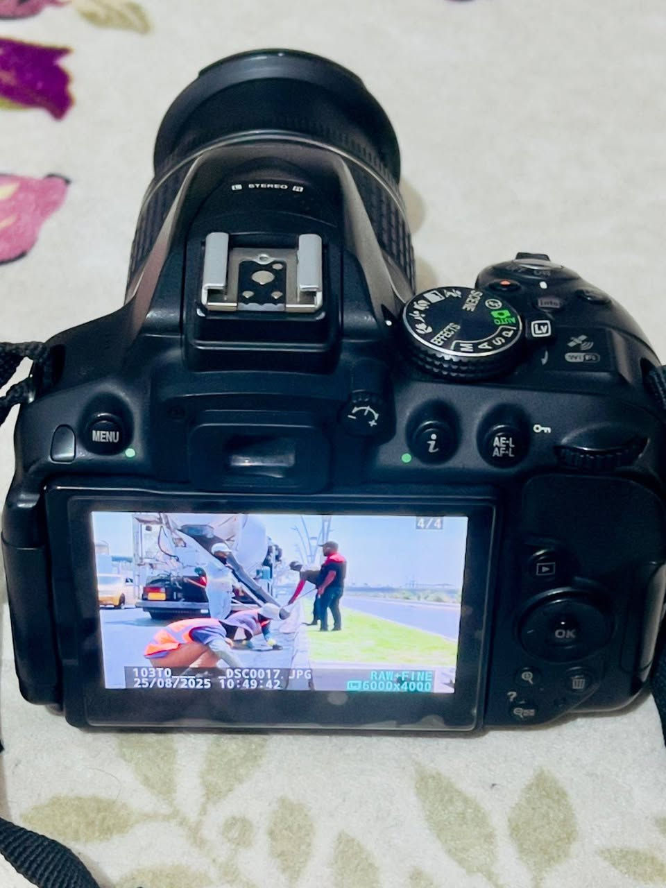 كامره نيكون 5300 جديده بالكارتون
اخذتها جديده قبل فترة وما ستخدمتها
نضيفه كلش نفس ما موضح بالصور
وياها رامين 32 و64
وبطاريه وشاحنه وجنطه وحزام كتف
وكيبل ناقل صور .

اريدها 400 وبيها مجال قليل
مكاني الناصرية مركز ماعندي توصيل
الاستفسار خاص او واتساب ***********
