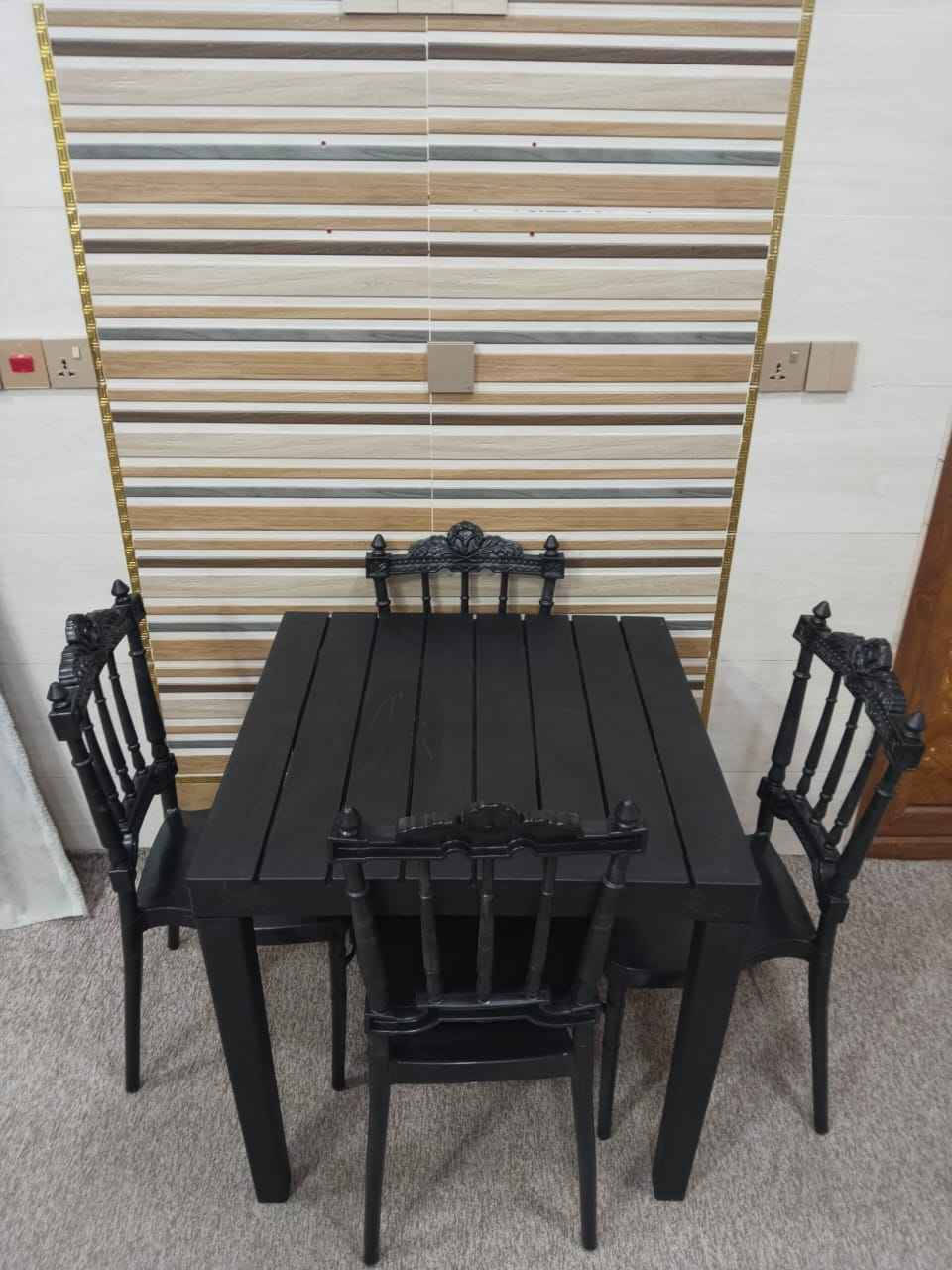 ميز طعام للبيع السعر 70 

***********
 كربلاء عگد بليبل كربلاء, العراق
