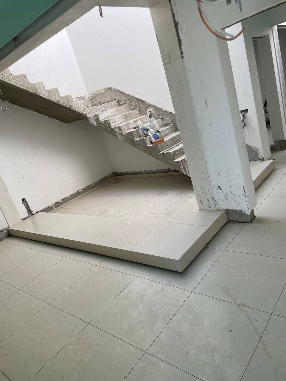 خلفه مصري سيراميك ارضيات وجدران. وكاشي ومرمر وبايات شغل ليزر درجه اولي بغداد فقط ***********رقم بيه واتس
