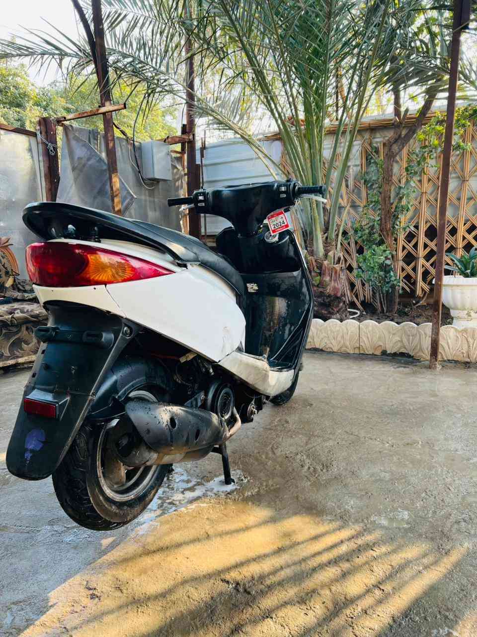 سلام عليكم درجة بريز للبيع كهربائي كلها شغلات بس عوزها باتري وذه مصدك جيب باتري وشوف بعينك وعزها بنز مال كلج خلفي لين ساحك كفرات تجاريه تيرات جدد لمكان بغداد البلديات ضباط سعر 300 وبيها مجال رقم ***********
