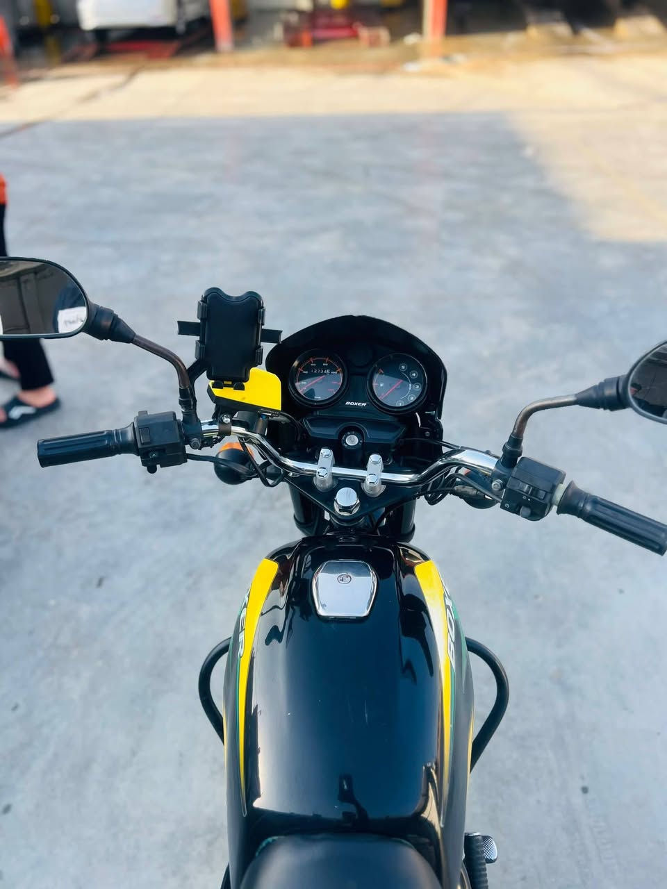 السلام عليكم بوكسر 19 ما مفتوح 5كير ماشية 23 الف اريد اراوسة بدراجة كير مرقم او بدون رقم﴿ بوكسر او دايوان﴾  وانطي فرقق
لي عندة يتصل ‎0777 174 2330  مكاني ديالى
