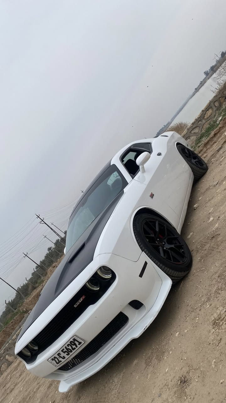 السلام عليكم"
للبيع..
جالنجر رقم اربيل  SXT 2018🇺🇸
ماشيه 92 
السياره بيها بنيد فقط من امريكا ومبدل..
وهنا صار بيها شخط بالجاملغ الخلفي كلير
وجاملغ الثاني صبغ..
السياره ما بيها مصرف 1000 دينار..
كير مكينه شرط كفاااله
تدفئه تبريد..
شادلها گزوز اطفاء+ تشغيل
دواخل led 
دفيوزر خلفي..
لحية امامي..
دمام سماعه
ويل20 نضيف جدا +تخم تايرات جديد
ما بيها ولا جيك مشتغل بالدشبول 🔥
الحماوه موسس..📍

حتى دسكات مبدل اصلي جديد

ودهن مبدل جديد تجي فقط تشغل وتطلع🤝🏾
السياره رايدها 168 وبيها مجال للشراي"

مكاني بغداد
***********
