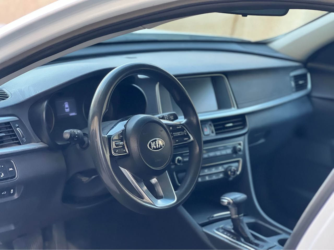 أوبتيما 2019 رقم بغداد تحويل ثاني يوم وارد أمريكي حادثها بجم
السياره جديده أستخدام شخصي 
ماشيه 130 جاهزه من كلشي كير مكينه حداده تبريد كله مكفول السعر 113 مكاني البصرة *********** Singapore
