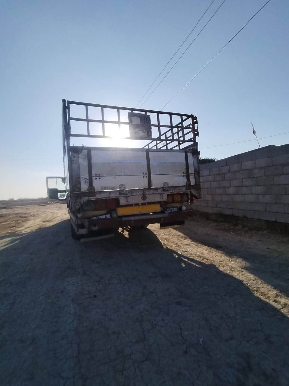 السلام عليكم 
هينو سبعين عادي سيارة مكفوله 6 وربع سيارة تخم تغير 
لاصرف ولا بخار مكفوله 
*********** السعر خاص
