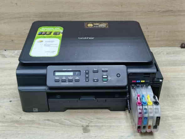 ‏طابعة براذر موديل J100 مستعمل بحالة ممتازة باحبار خارجية تطبع 5000 اسود وأبيض و7000 ملون سعر الحبر 10 الف لكل اللوان سرعة طباعة 9 ملون 12 اسود  وجه واحد استنساخ طباعة سكنر 🚦سعر الطابعة 100 الف 🚦مع كيبل كهرباء وكيبل كومبيوتر وقرص تعريف للطلب *********** / *********** يوجد توصيل لجميع المحافظات نسبة نظافة الجهاز 95% عدد النسخ المطبوعة 251 نسخه فقط  بضمان تشغيل وفحص...
‏#طابعتي
‏#الصفوة
