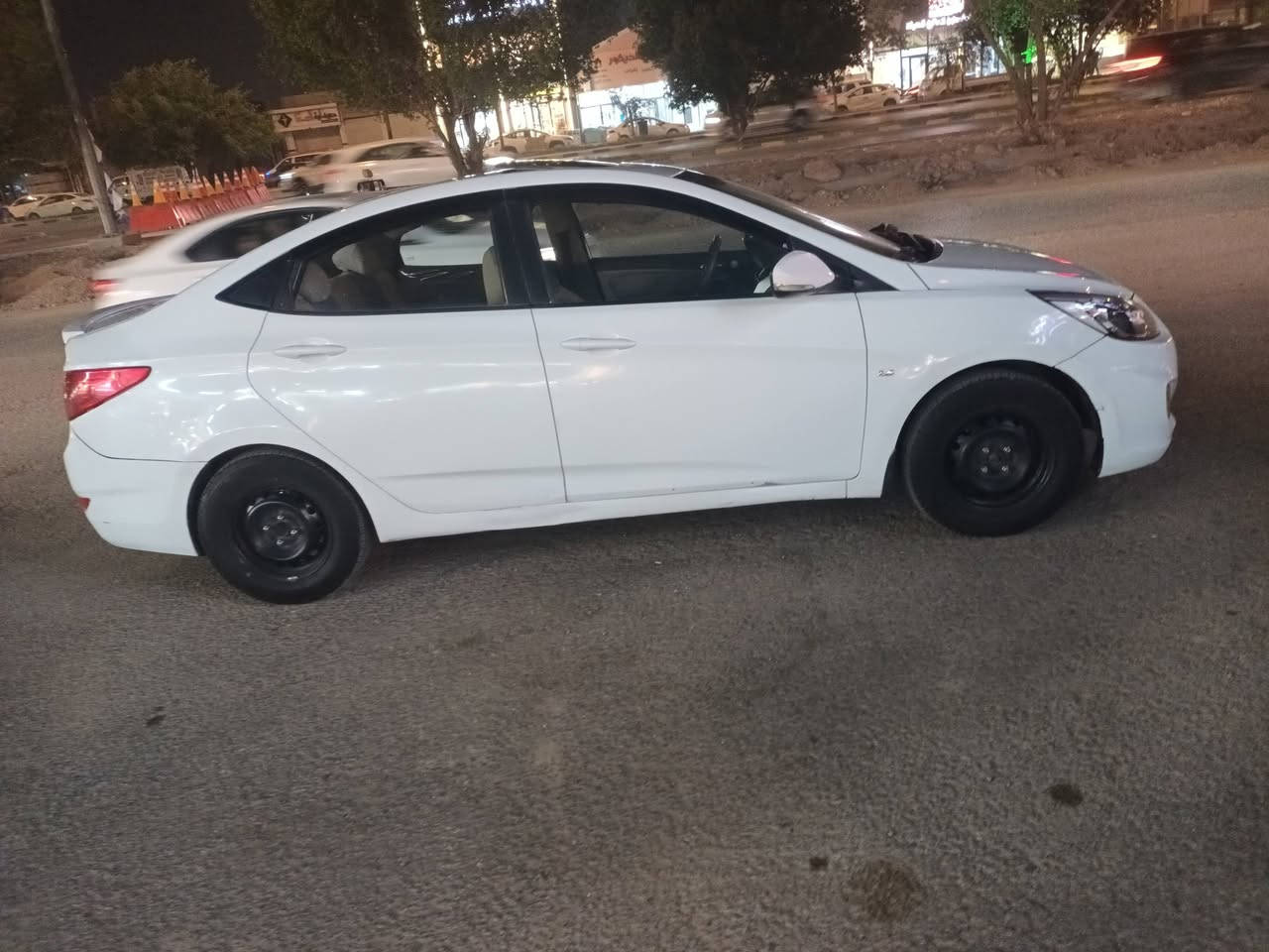 اكسنت مديل 2011
محرك 1600 
فتحه 
كير محرك تبريد مكفول 
رقم سلميانيه دولي 
السياره بيه ضربه بل جنطه 
وبيه صبغات ابيع حزام السعر 85بيه مجال قليل مكاني نجف ***********
