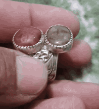 خاتم مزدوج يماني قديم حجره وصياغه قديمه وثقيلة للبيع
السعر ١٢٥ ألف مكاني نجف قريه الغدير ***********
