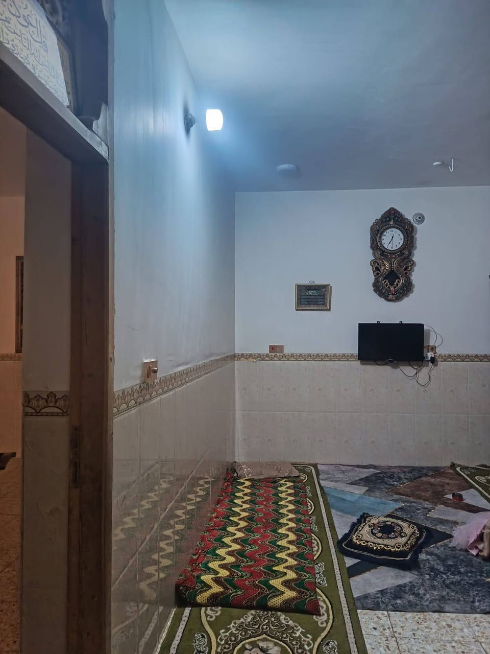 العوائل الكبيرة
دار 200 متر، طابقين في التاجية
يحتوي على 4 غرف نوم، مجمع صحيات عدد (2)،كلدور عدد(2)، ومطبخ واسع، واستقبال كبير.
 اتصل بنا الآن 

 *********** ‏
‪0772 393 4043‬‏ 

 مكتب الساند العقاري

