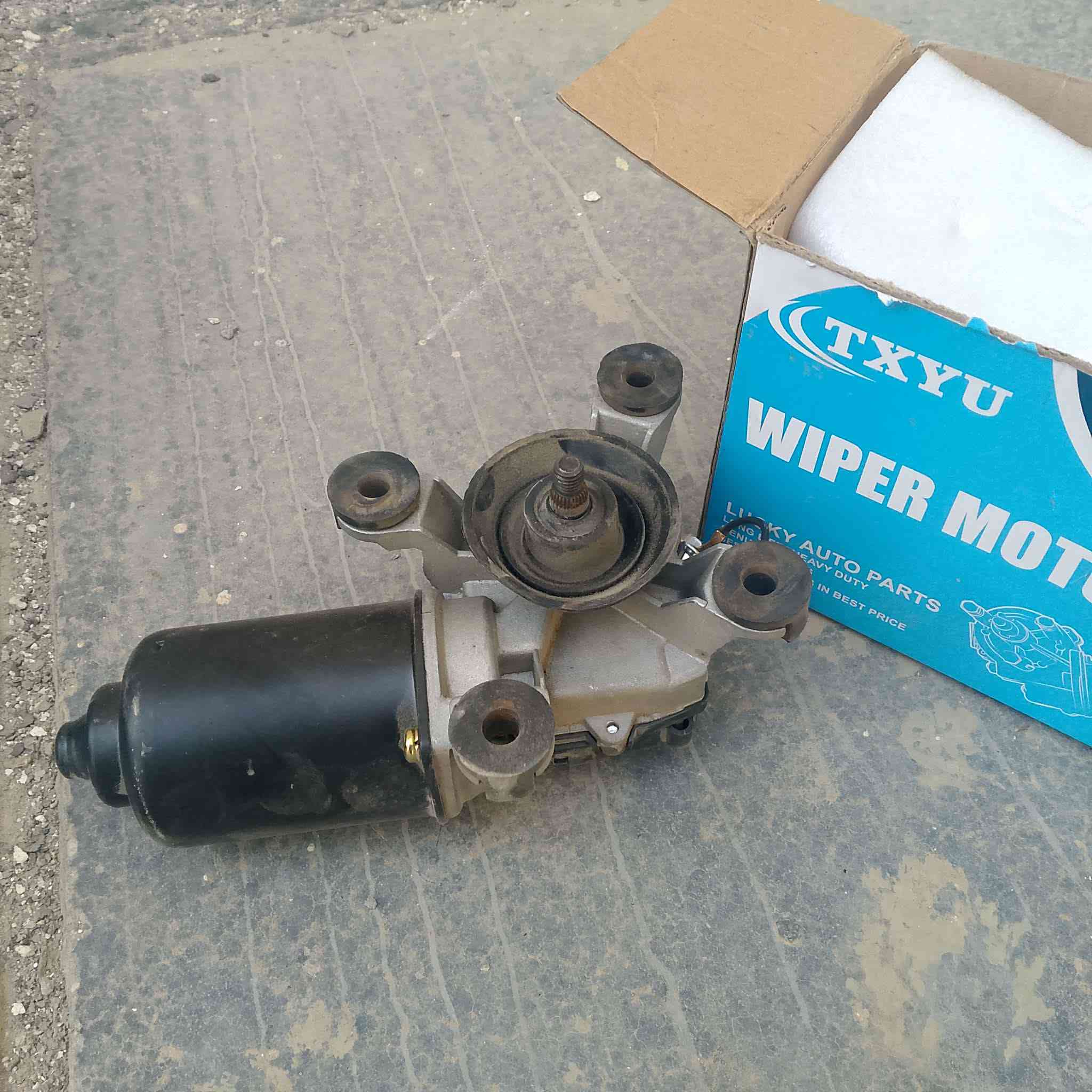 السلام عليكم من رخصة مدير الكروب
غراض سايبة لاستيكات ابواب الايمن عدد 2

ماطور ماسحة ومازدات عدد 2 

كلهن ب 20 الف

الاتصال ***********
