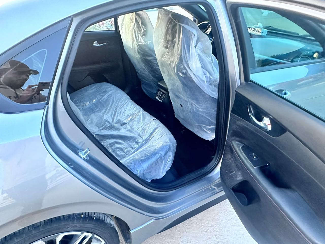 � للبيع — كيا سبورت 1600 تيربو / كير عادي
سيارة نظيفة جاهزة للاستخدام، فول مواصفات على وضعها.

📌 المواصفات:
• محرك 1600 تيربو سبورت
• كير عادي (مانيوال)
• شاشة وسطية حديثة
• كاميرا خلفية
• مثبت سرعة•
• إطارات رياضية
• داخلة نظيفة جداً ومغلفة
• تحكم كامل – إنارة LED – مرايات كهربائية

✨ الحالة:
السيارة نظيفة جداً مثل ما واضح بالصور، استخدام مرتب، بدون أي ملاحظات ميكانيك أو كهرباء.
فحص متوفر للجادّين.

💰 السعر: 130 وبي مجال 
📍 الموقع: الناصرية
📞 التواصل واتساب فقط:***********
