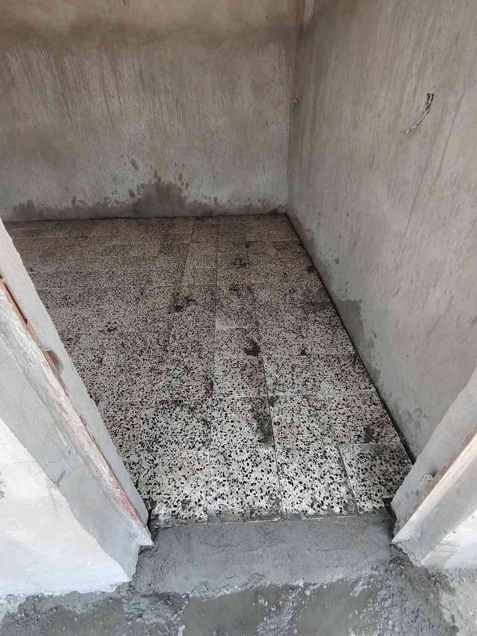 السلام عليكم خلفه سراميك جدران المتر ٨ ورضيه بأنواعه ٦ درج عدل فر شغل درجه واله داخل بغداد فقط متفرغ حالين *********** شتغل مجمعات سكنيه تسليم مهندس
