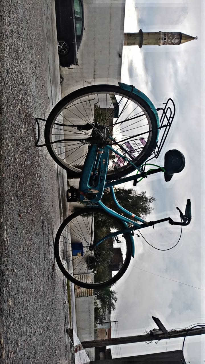 السلام عليكم بايسكل للبيع سعر خاص التصال عل ***********
