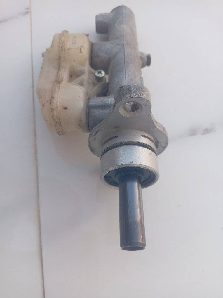 السلام عليكم سلف وعمبار السياره أرنب
السلف طفت السياره بالطريق وطلعت كهربائي بدله والعنبار شديته اسبوعين وكام يسرح وبدلته للبيع اليريدهن يقيم ويجيهن المكان الشاميه والمناذره 👍👍


**إذا كنت صاحب هذا الإعلان وتريد حذفه لأي سبب، رجاءا أرسل رسالة إلى الدعم الفني**