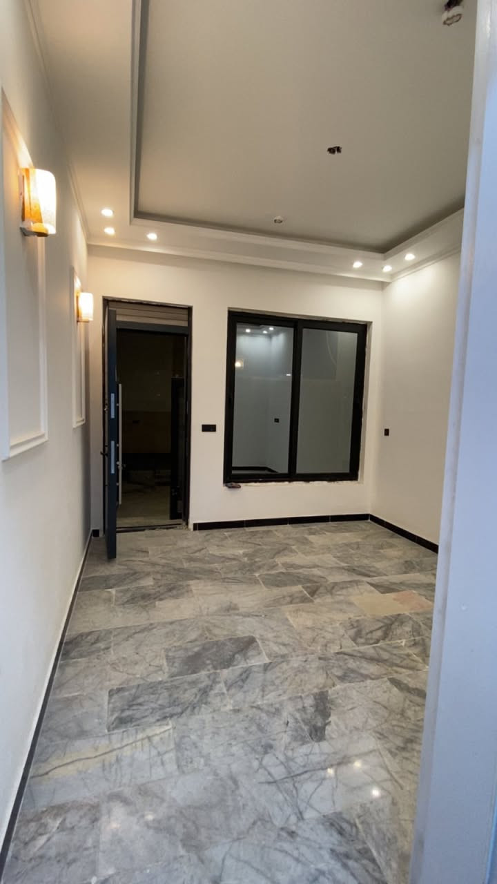 يالله
مشتملات 40م تونات للبيع
الواجهة 4 والنزال 10
يحتوي على استقبال ومطبخ وخدمات
والطابق الثاني غرفتين نوم
والطابق الثالث غرفة نوم وسطح
📍العنوان : حي اور منطقة الـ300

للأستفسار مكتب ارض الخيرات 
***********
***********
