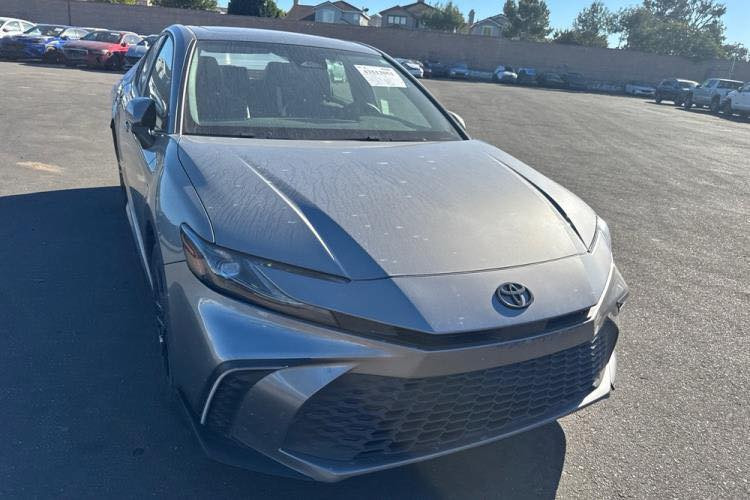 السلام وعليكم سيارة كامري موديل 25 السيارة مثل ماواضحة صور الحادث فول مواصفات xse السيارة واصلة عمان حاليا تكدر دخلة على شمال او على بغداد السعر 210 وبيه مجال قليل للاستفسار الاتصال ‭٠٧٧٢ ٢٠٥ ٣٦٥٥‬
