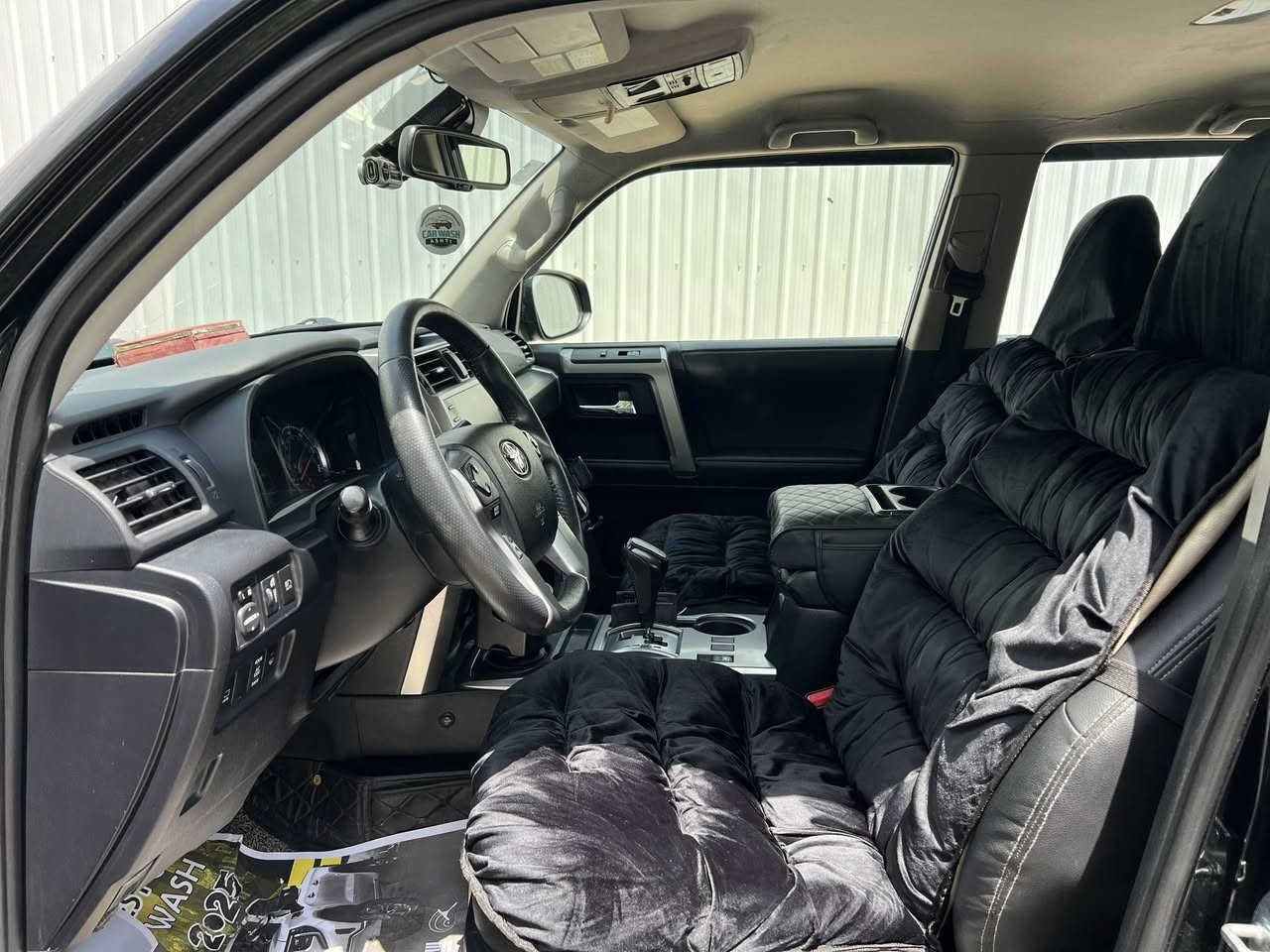 Toyota 4Runner TRD Sport – 2022

رقم بغداد – وارد أمريكي
(ضرر الجاملغ الخلفي موضح بالصور)

الماشي: 84 ألف كم فقط

الحالة:
جيدة جداً – بدون أي نقص – مغلفة PPF لحماية الطلاء

المواصفات:
• محرك 6 سلندر V6 سعة 4000 سي سي
• نظام دفع رباعي 4x4
• بصمة أبواب وتشغيل
• شاشة كبيرة + كاميرا 360
• كاميرا خلفية
• شاشات خلفية للركاب
• كاميرا تسجيل أمامية وخلفية
• داخلية لون أسود
• رادار أمامي وخلفي
• كشنات كهربائية مكسوة بالجلد
• مثبت سرعة
• تحكم من المقود
• إطارات حجم 20 إنش
• ويل كب + دواسات TRD
• 5 مقاعد

السعر: 31,500 دولار

الموقع: بغداد – زيونة
رقم الهاتف: ***********
