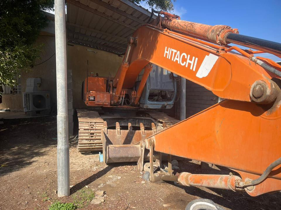 بسبب المواعيد الكاذبه أعيد النشر حفاره 2 للبيع موديل 91 جاهزه للعمل حداديه مكفوله زناجيل نص عمر مضخه جاهزه محرك لا تنقيص ولا تبخير سنويه باسمي مجدده لسنة 30 السعر 75 ورقه وبيها مجال للاستفسار 

 
***********.     ***********
