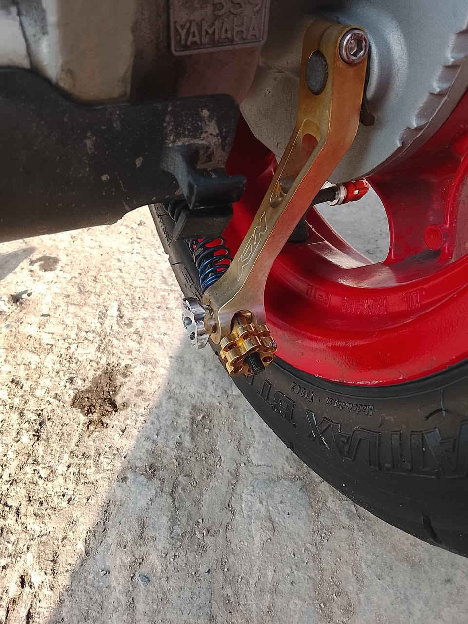 سلام عليكم دراجه جبلية مال رمبه للبيع موديل 2013 صارلها شهر نازله رمبه مكاتبه موجوده باقي تفاصيل ***********
